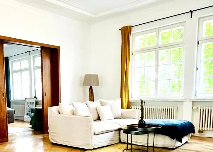 Luxusapartment Im Dichterviertel *Garten*Parkplatz*Wifi*