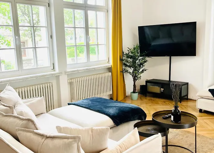 Luxusapartment Im Dichterviertel *Garten*Parkplatz*Wifi*