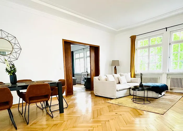 Luxusapartment Im Dichterviertel *Garten*Parkplatz*Wifi*
