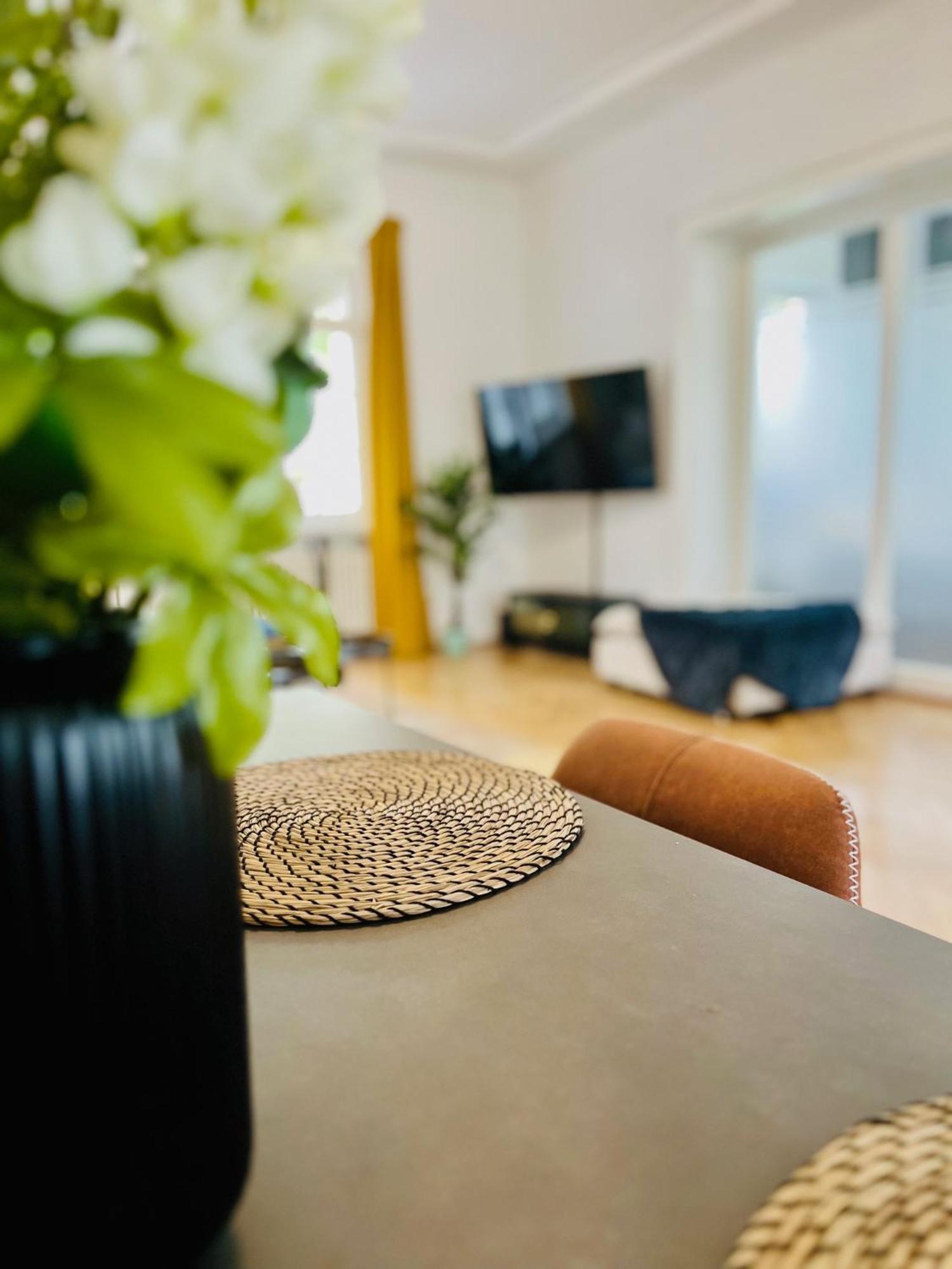 Luxusapartment Im Dichterviertel *garten*parkplatz*wifi* Apartment *