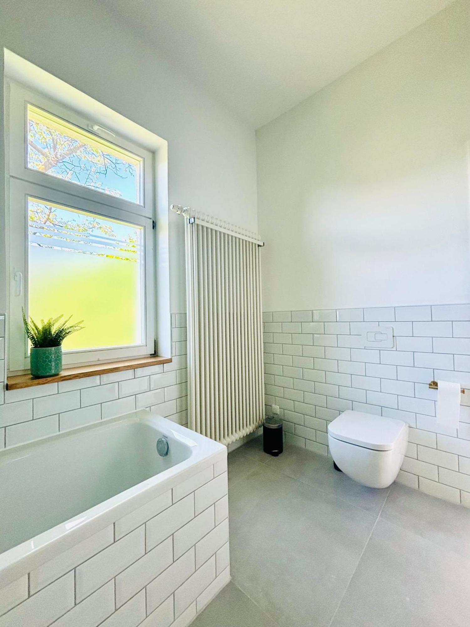 Luxusapartment Im Dichterviertel *garten*parkplatz*wifi*