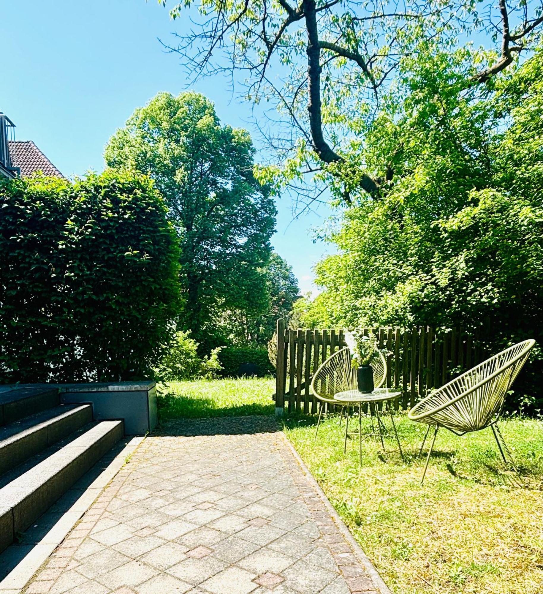 Luxusapartment Im Dichterviertel *garten*parkplatz*wifi* *