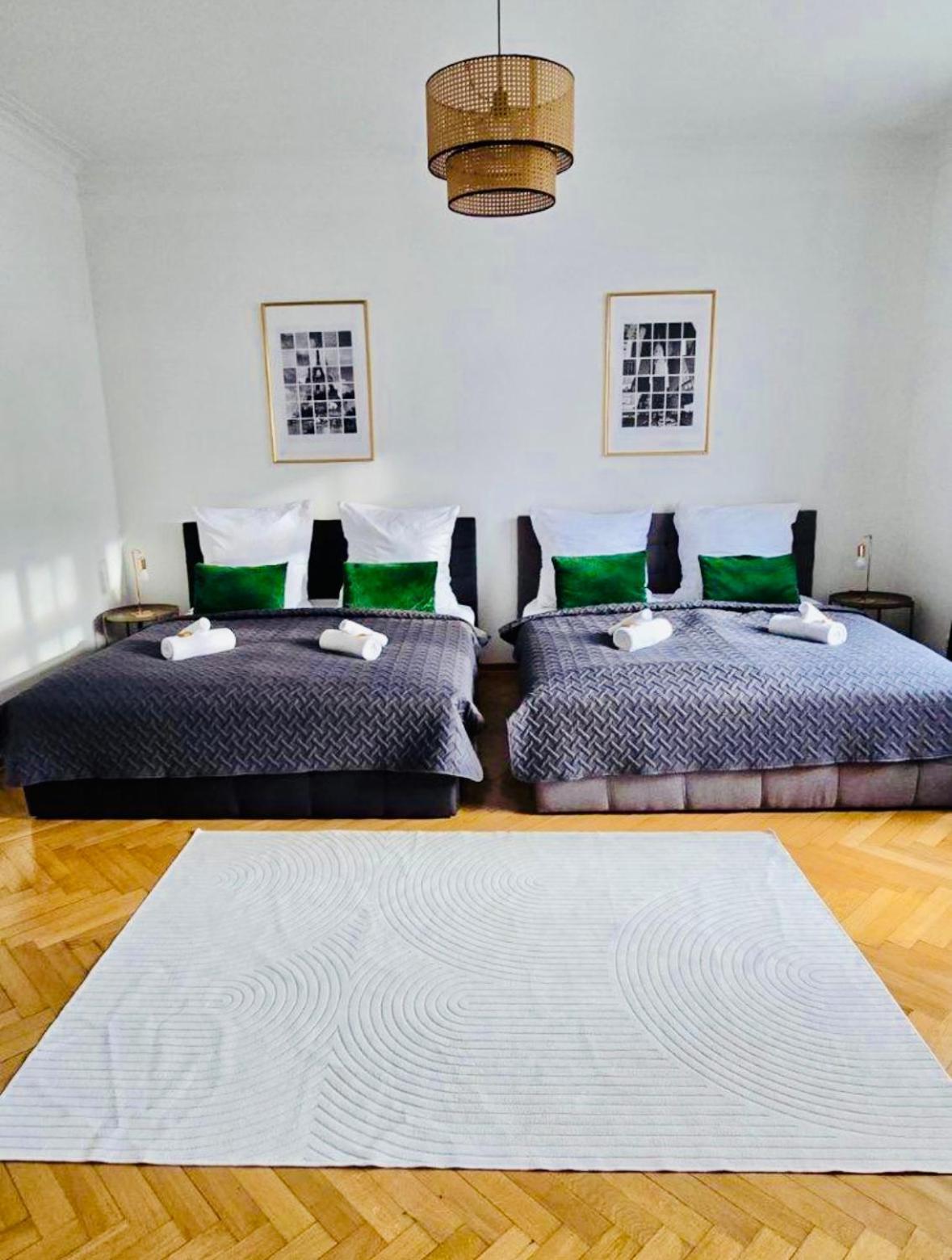 Luxusapartment Im Dichterviertel *garten*parkplatz*wifi* *